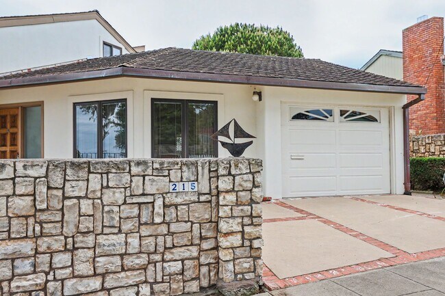 Building Photo - Charming 2 Bedroom Pacific Grove Home with Ocean Views
