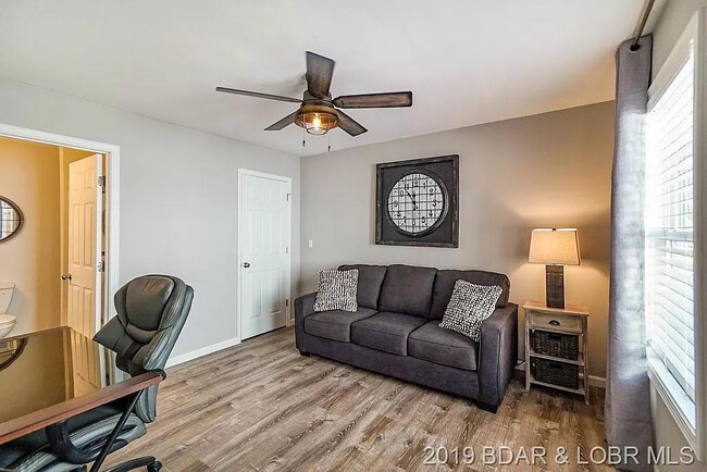 Foto del edificio - 55 Arrowhead Beach Rd