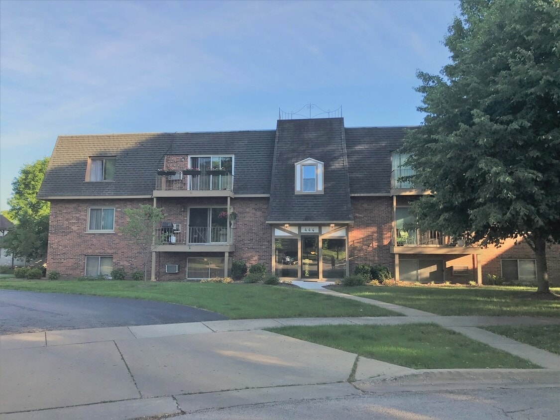 444 Cavalier Ct Unit 24, West Dundee, IL 60118 Condo for Rent in