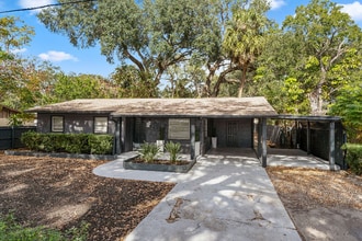 Building Photo - 4303 W Woodlawn Ave