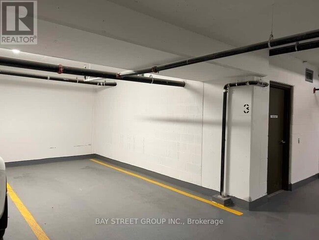 Building Photo - 39 Roehampton Ave