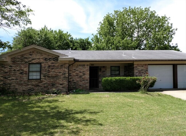 Foto del edificio - 1104 Cummings Ave