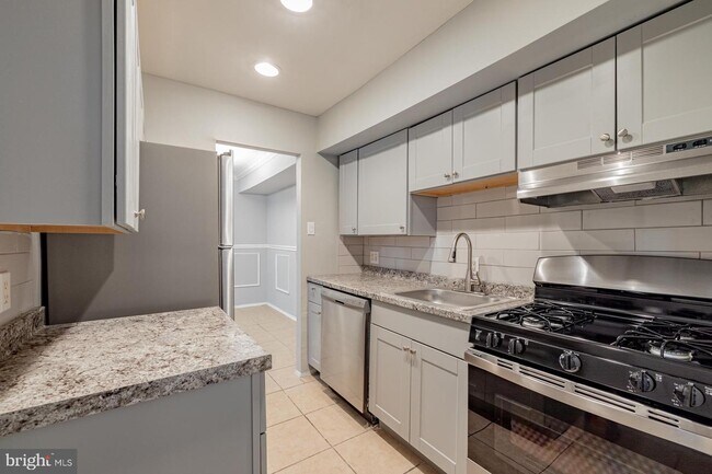 Building Photo - 3928 Stone Gate Dr