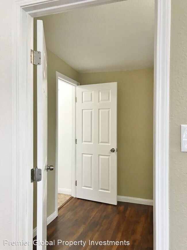 Building Photo - 509 E Hyde Park Pl