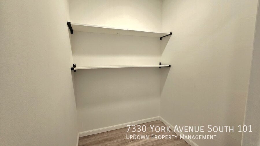 Foto principal - 7330 York Ave S