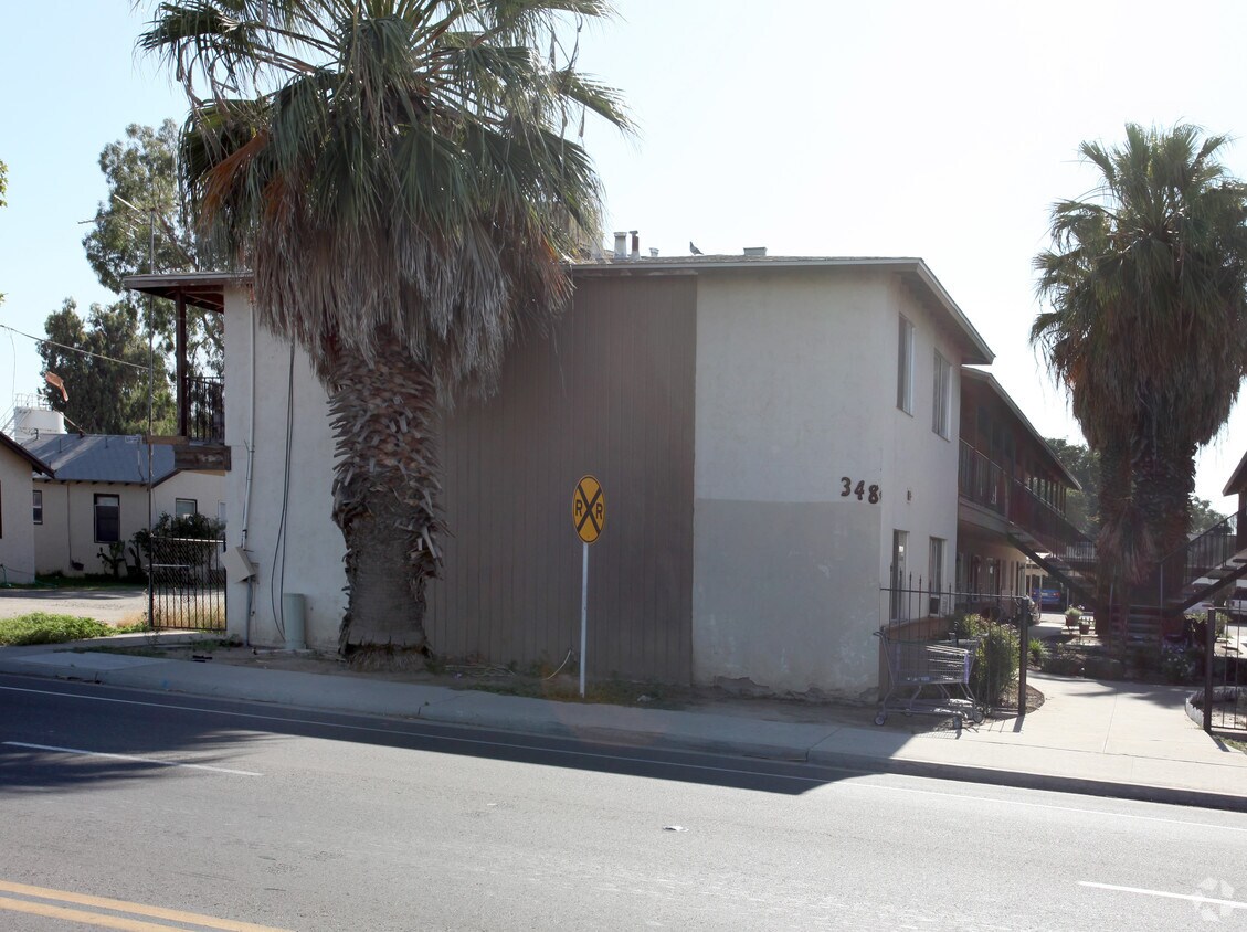 Building Photo - 340-348 N Lemoore Ave