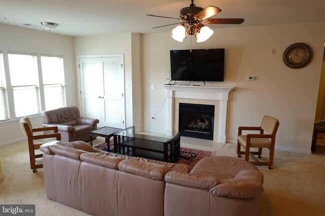 Building Photo - 6490 Calverton Dr