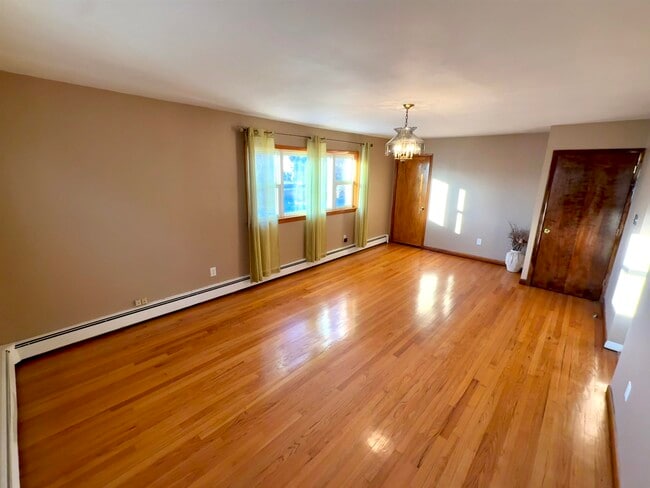 Building Photo - 20 Beech St