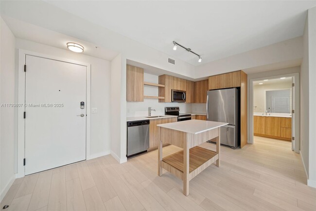Foto del edificio - 555 NE 8th St