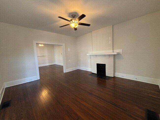 Foto del edificio - 2 Bedroom, 1.5 Baths Charming Bungalow located near Plaza Midwood