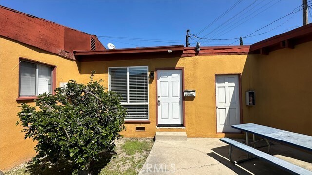 Building Photo - 1740 N Hollywood Way