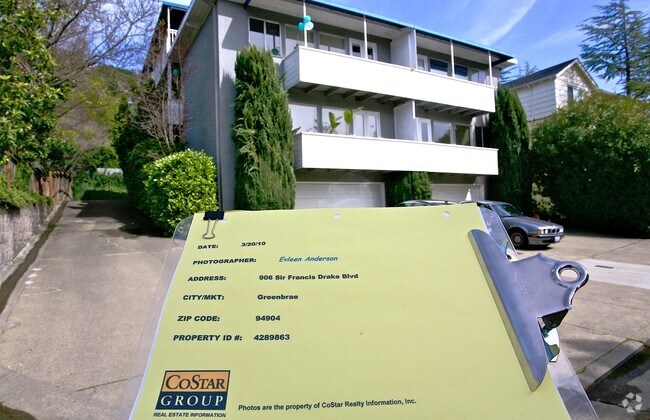 Building Photo - 906 Sir Francis Drake Blvd