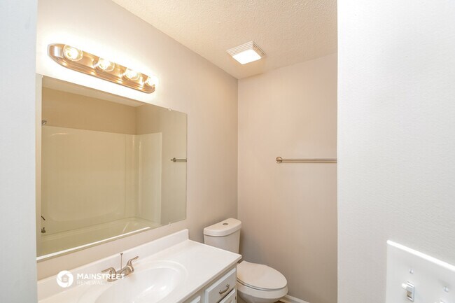 Building Photo - 4700 Thurmount Pl