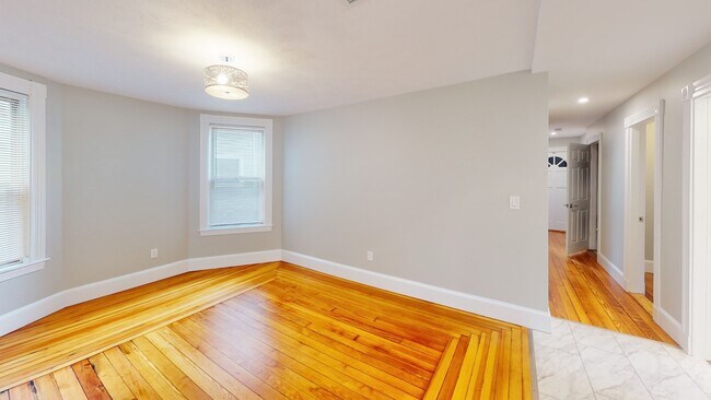 Foto del edificio - 267 E Cottage St