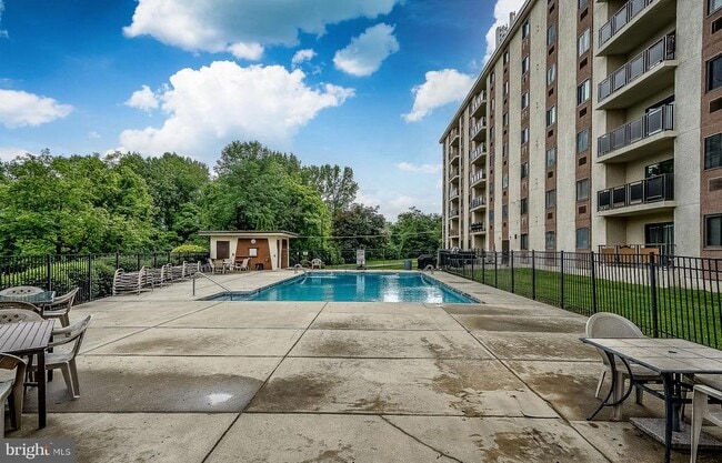 Building Photo - 27208 Valley Run Dr