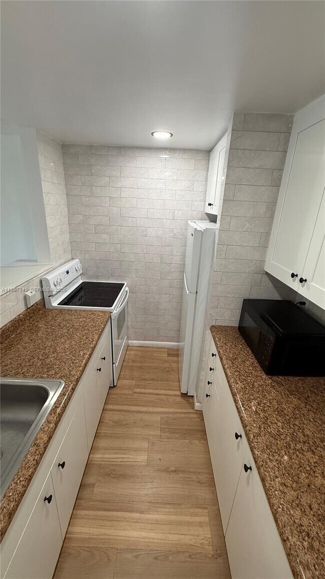 Foto del edificio - 10400 SW 108th Ave