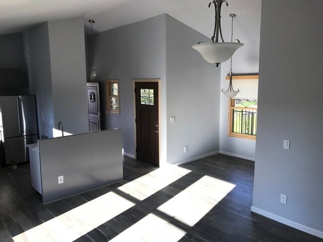 Building Photo - 442 Marshall Dr