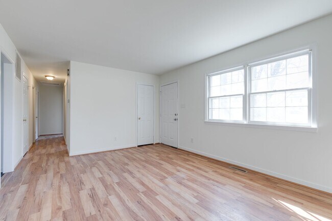 Foto del edificio - Beautiful Brick Ranch Available For Rent - Pets are welcome!!!