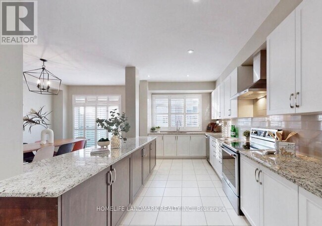 Photo du bâtiment - 114 Puccini Dr