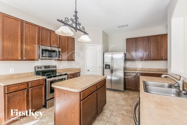 Building Photo - 1981 The Oaks Blvd