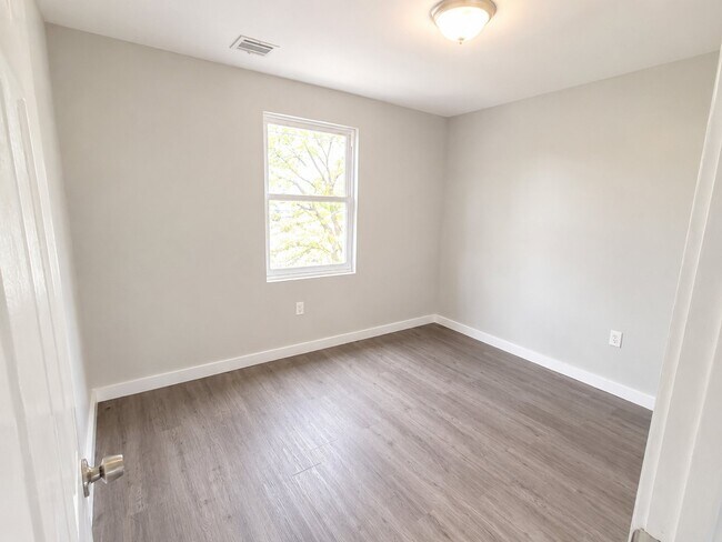 Foto del edificio - 182 Brookdale Ave