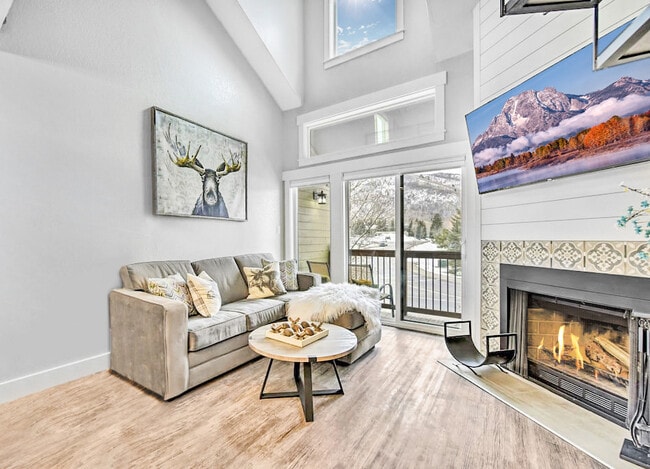 Building Photo - 1530 Empire Ave