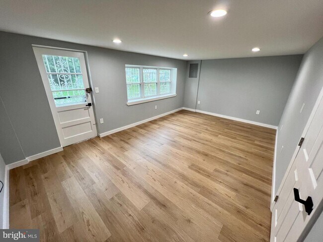 Building Photo - 12718 Hollins Rd