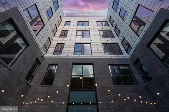 Building Photo - 102 W Berks St