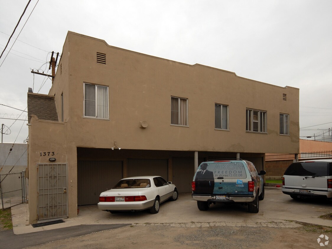 Building Photo - 1371 S Cloverdale Ave