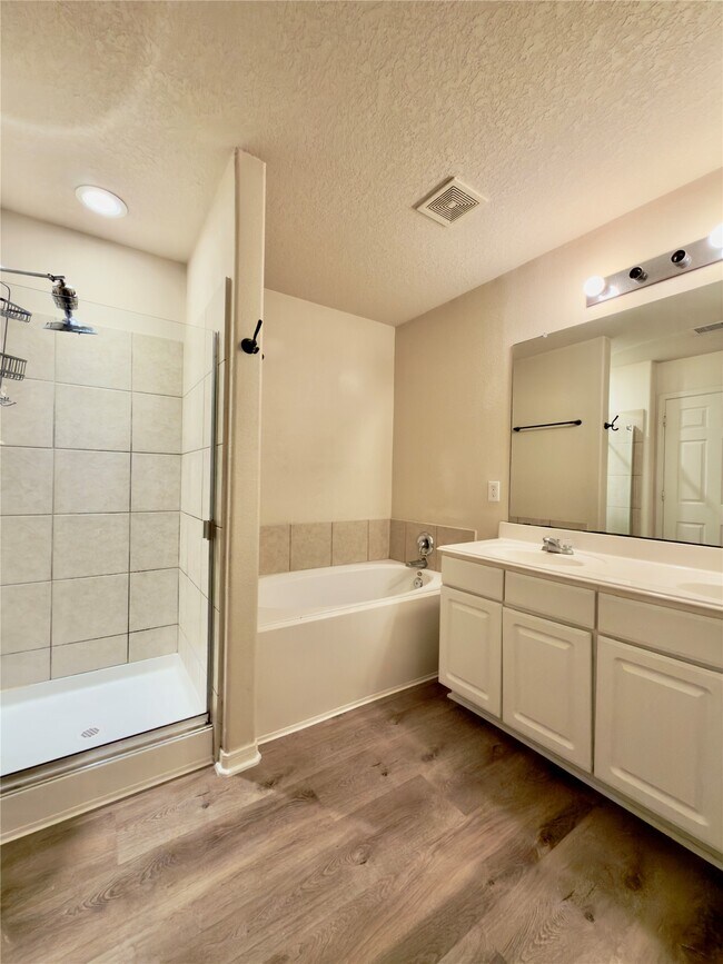 Foto del edificio - 4935 Fair Oak Dale Ln