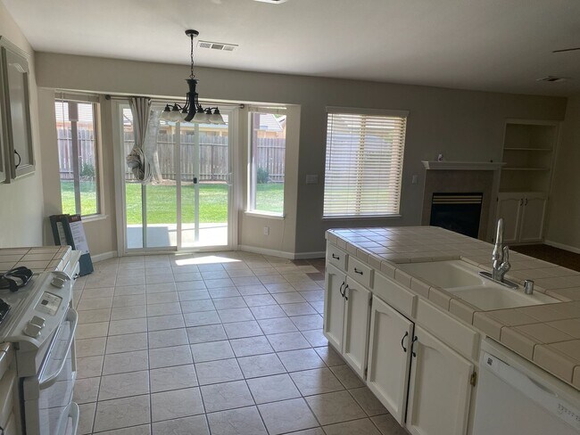 Building Photo - 2127 Gomez Ct