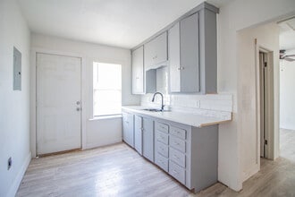 Building Photo - 302 Avenue U