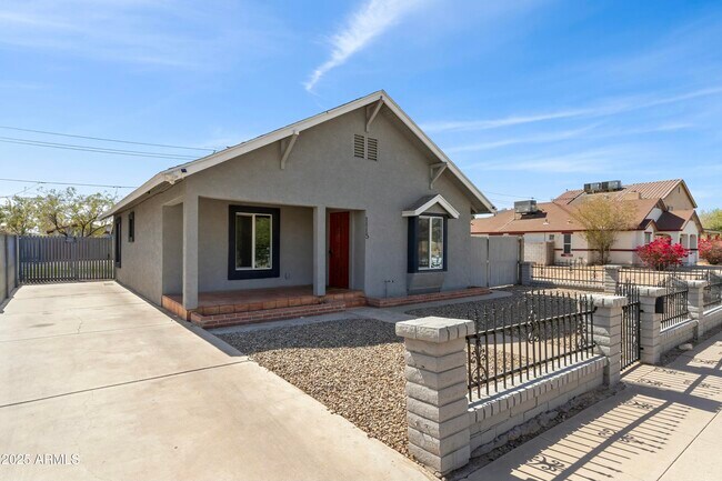Building Photo - 1115 E McKinley St