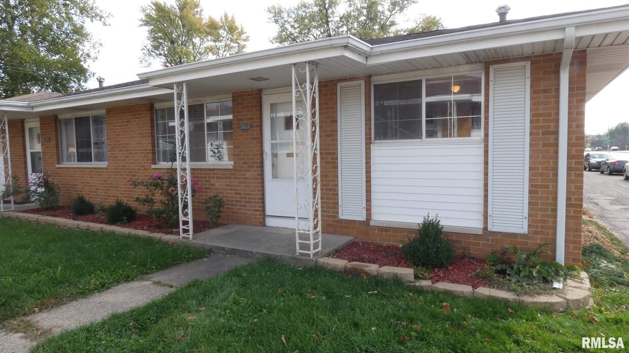 Primary Photo - 3814 N Sheridan Rd