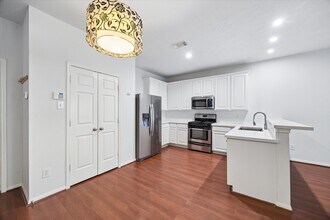 Building Photo - 1161 Eden Park Ln