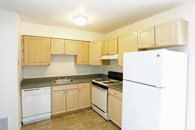 Two Bedroom - Kitchen - Eastpointe Apartments and Townhomes