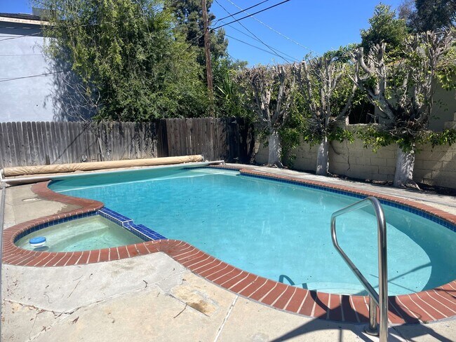 Foto del edificio - Beautiful 3 bedroom + 2 bath home in Woodl...