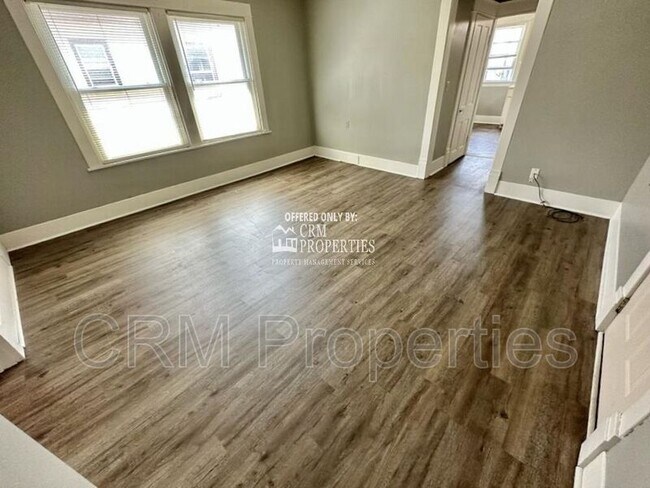 Foto del edificio - 611 N Main St