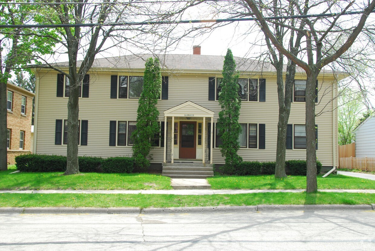 N69W6855 Bridge Rd, Cedarburg, WI 53012 Apartments in Cedarburg, WI