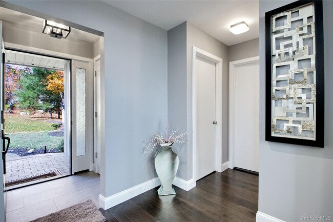 Building Photo - 26 Summit Cir Dr