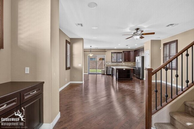 Foto del edificio - Beautiful 3Bdm 2.5Ba Home with Private Backyard in Power Ranch!