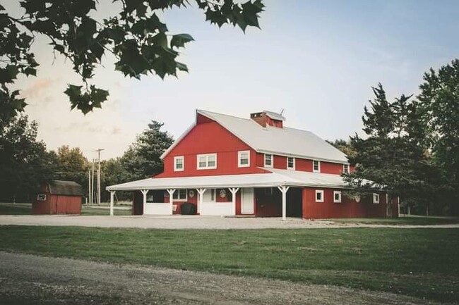 Building Photo - 4084 /4086 Samoset Cir