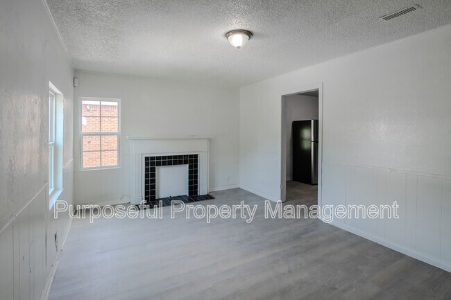 Foto del edificio - 2300 Miramar Blvd
