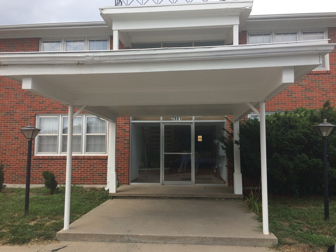 Primary Photo - 2801 Rollins Rd