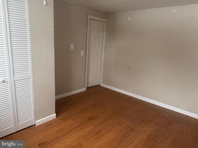 Foto del edificio - 100 Essenton Dr