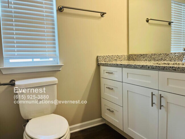 Foto del edificio - Modern 2BR Townhome with Prime Access and ...