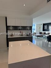Foto del edificio - 5001 Collins Ave
