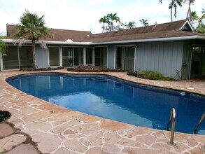 Building Photo - 580 N Kalaheo Ave
