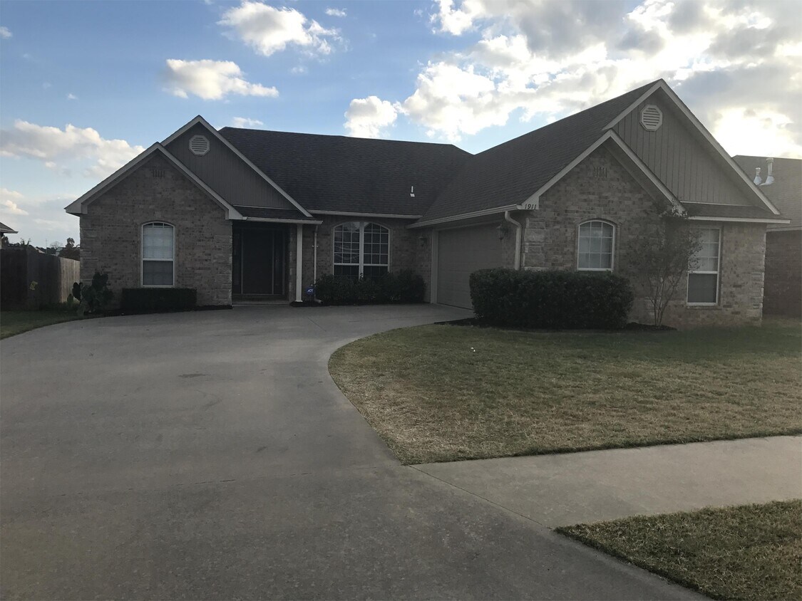 1911 Denali Way, Barling, AR 72923 House for Rent in Barling, AR