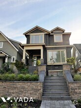 Building Photo - 420 W 19th Ave